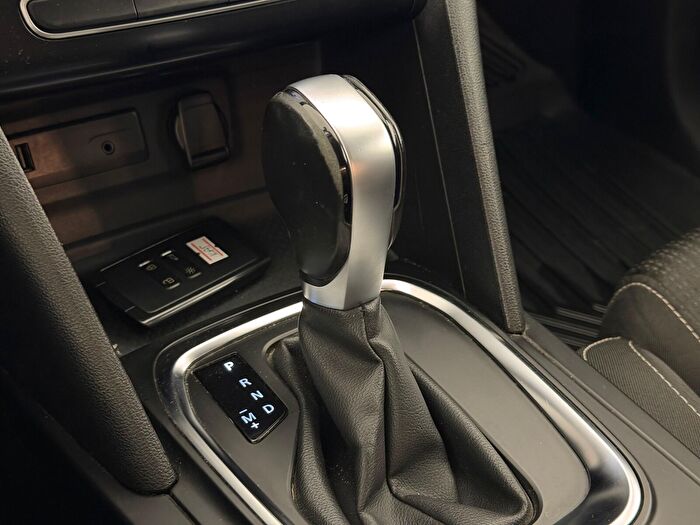 Renault Megane 1.5 BluedCi Touch EDC araç görseli 22