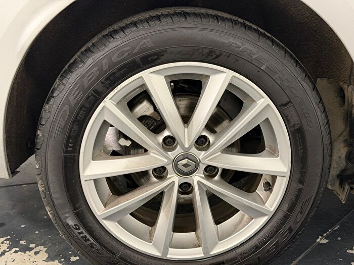 Renault Megane 1.5 BluedCi Touch EDC araç görseli 29