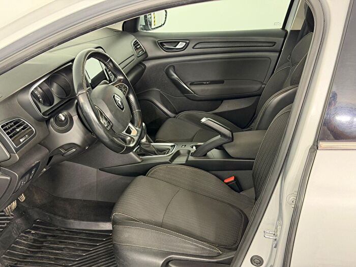 Renault Megane 1.5 BluedCi Touch EDC araç görseli 12