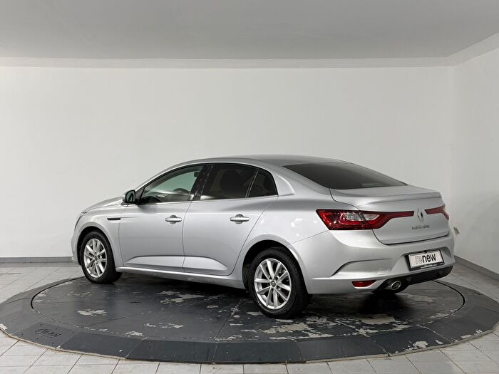 Renault Megane 1.5 BluedCi Touch EDC araç görseli 8