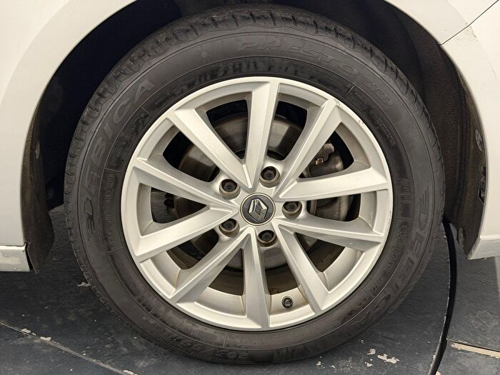 Renault Megane 1.5 BluedCi Touch EDC araç görseli 28