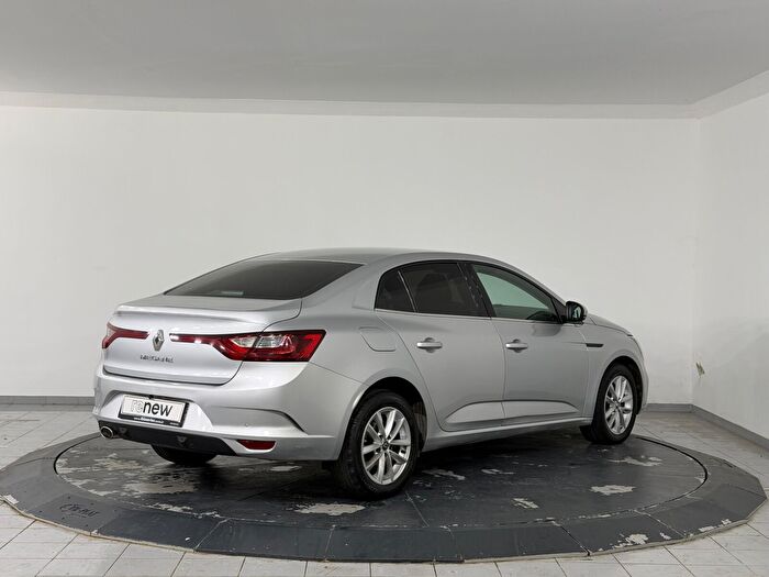 Renault Megane 1.5 BluedCi Touch EDC araç görseli 6