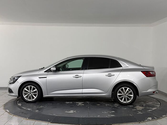 Renault Megane 1.5 BluedCi Touch EDC araç görseli 5