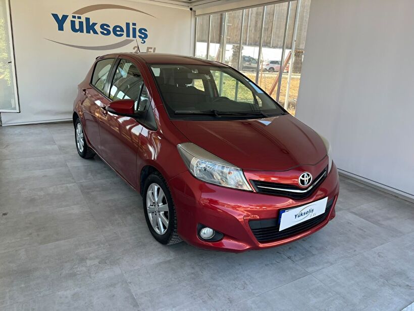 2013 Benzin Otomatik Toyota Yaris Kırmızı Yükseliş Nakil Araçları Turizm Ticaret ve Sanayi Anonim Şirketi