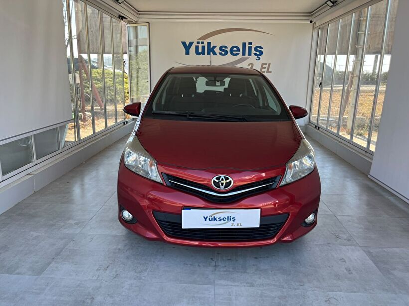 2013 Benzin Otomatik Toyota Yaris Kırmızı Yükseliş Nakil Araçları Turizm Ticaret ve Sanayi Anonim Şirketi