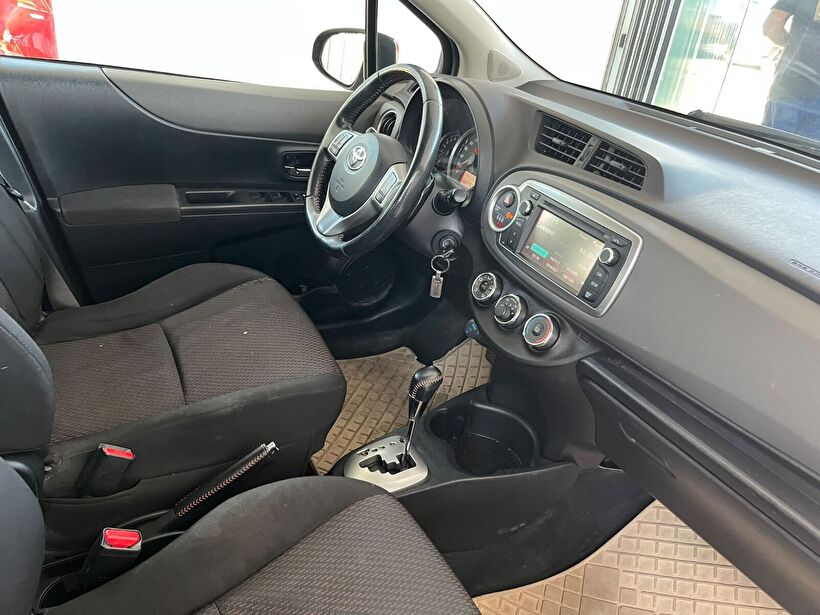 2013 Benzin Otomatik Toyota Yaris Kırmızı Yükseliş Nakil Araçları Turizm Ticaret ve Sanayi Anonim Şirketi