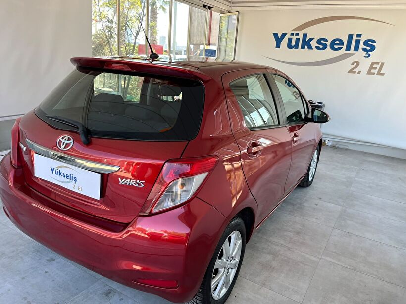 2013 Benzin Otomatik Toyota Yaris Kırmızı Yükseliş Nakil Araçları Turizm Ticaret ve Sanayi Anonim Şirketi