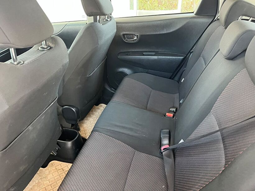 2013 Benzin Otomatik Toyota Yaris Kırmızı Yükseliş Nakil Araçları Turizm Ticaret ve Sanayi Anonim Şirketi
