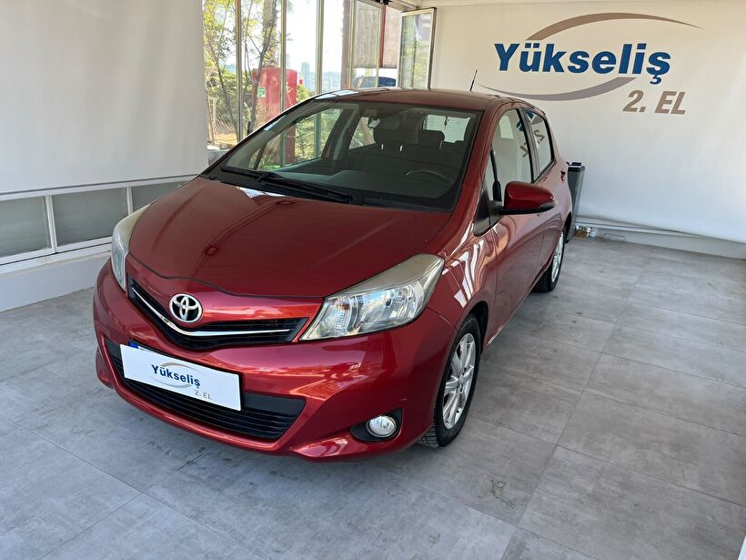 2013 Benzin Otomatik Toyota Yaris Kırmızı Yükseliş Nakil Araçları Turizm Ticaret ve Sanayi Anonim Şirketi