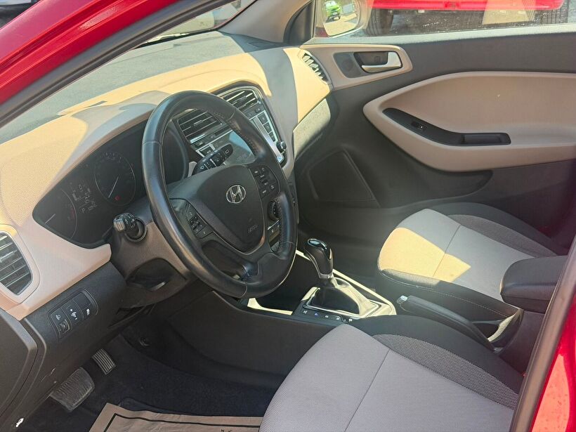 2017 Benzin Otomatik Hyundai i20 Kırmızı Yükseliş Nakil Araçları Turizm Ticaret ve Sanayi Anonim Şirketi