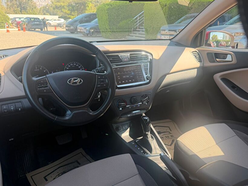 2017 Benzin Otomatik Hyundai i20 Kırmızı Yükseliş Nakil Araçları Turizm Ticaret ve Sanayi Anonim Şirketi