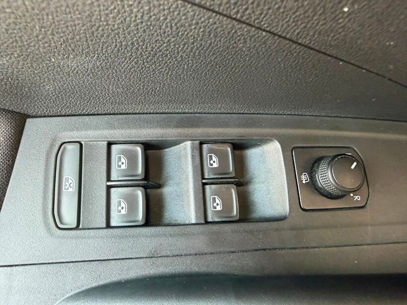 2022 Benzin Otomatik Skoda Fabia Kırmızı Yükseliş Nakil Araçları Turizm Ticaret ve Sanayi Anonim Şirketi