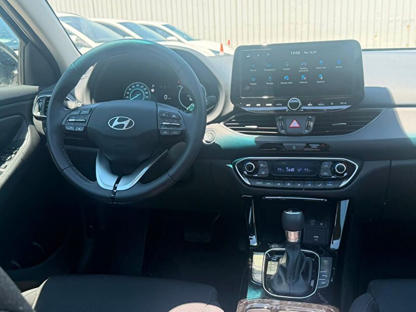 2025 Benzin Otomatik Hyundai i30 Beyaz Yükseliş Nakil Araçları Turizm Ticaret ve Sanayi Anonim Şirketi