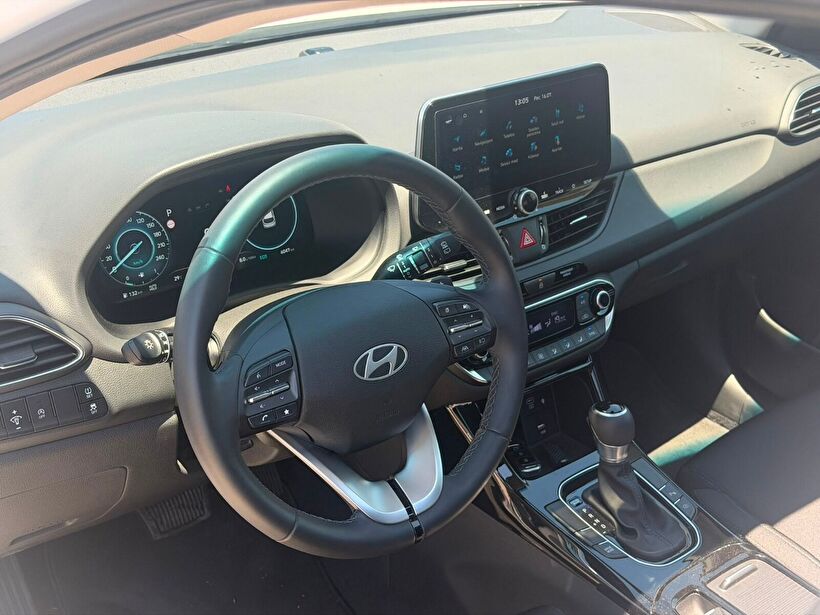 2025 Benzin Otomatik Hyundai i30 Beyaz Yükseliş Nakil Araçları Turizm Ticaret ve Sanayi Anonim Şirketi