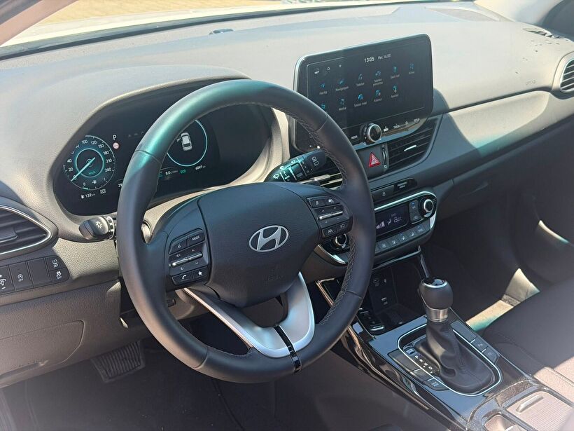 2025 Benzin Otomatik Hyundai i30 Beyaz Yükseliş Nakil Araçları Turizm Ticaret ve Sanayi Anonim Şirketi