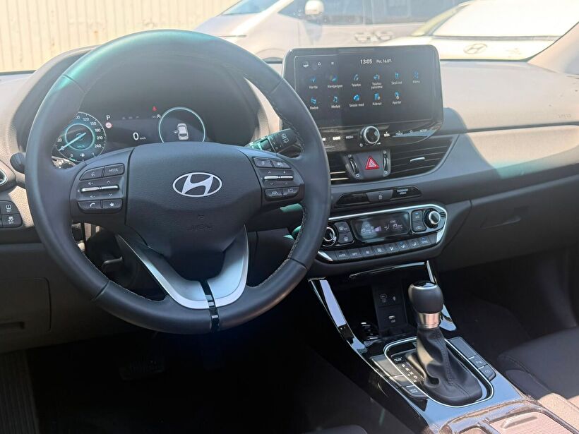 2025 Benzin Otomatik Hyundai i30 Beyaz Yükseliş Nakil Araçları Turizm Ticaret ve Sanayi Anonim Şirketi