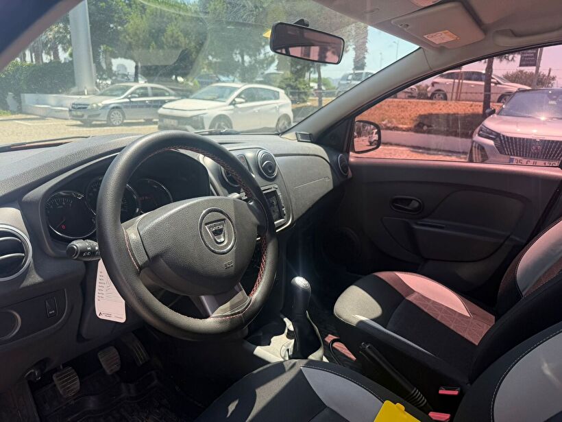 2015 Dizel Manuel Dacia Sandero Kırmızı Yükseliş Nakil Araçları Turizm Ticaret ve Sanayi Anonim Şirketi