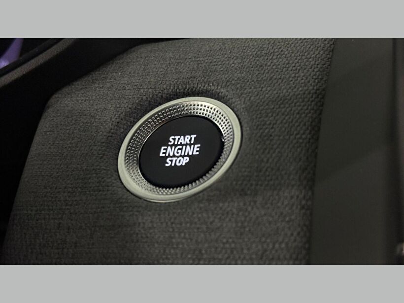 2025 Benzin Otomatik Renault Clio Mavi Kemal Tepretoğulları Otomotiv Sanayi Ve Tic. A.Ş.