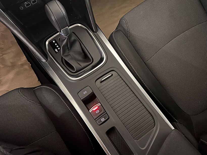 2025 Benzin Otomatik Renault Megane Gri Kemal Tepretoğulları Otomotiv Sanayi Ve Tic. A.Ş.