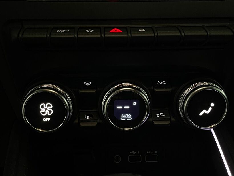 2025 Benzin Otomatik Renault Clio Mavi Kemal Tepretoğulları Otomotiv Sanayi Ve Tic. A.Ş.