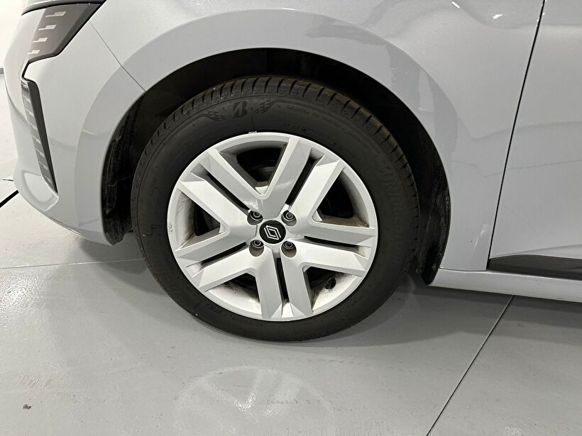 2025 Benzin Otomatik Renault Clio Gri Kemal Tepretoğulları Otomotiv Sanayi Ve Tic. A.Ş.