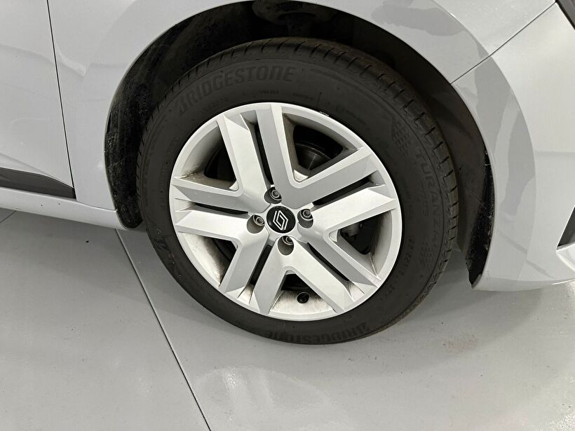 2025 Benzin Otomatik Renault Clio Gri Kemal Tepretoğulları Otomotiv Sanayi Ve Tic. A.Ş.