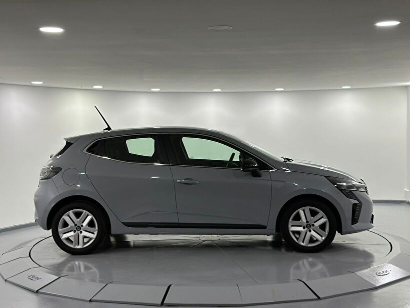 2025 Benzin Otomatik Renault Clio Gri Kemal Tepretoğulları Otomotiv Sanayi Ve Tic. A.Ş.