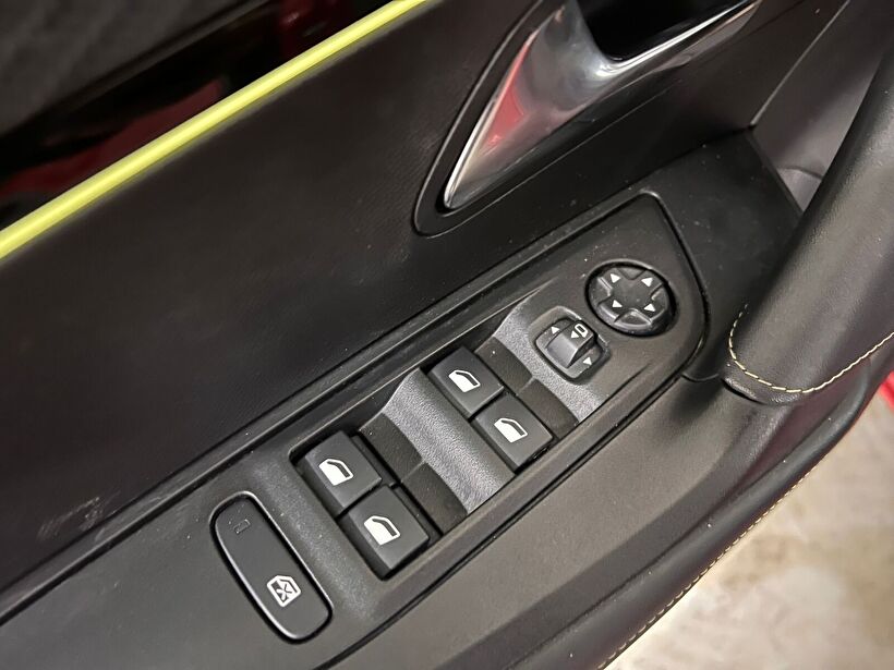 2025 Benzin Otomatik Peugeot 2008 Kırmızı Kemal Tepretoğulları Otomotiv Sanayi Ve Tic. A.Ş.