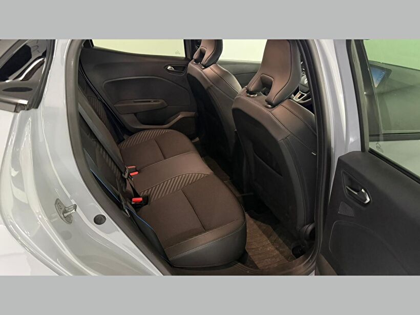 2025 Benzin Otomatik Renault Clio Gri Kemal Tepretoğulları Otomotiv Sanayi Ve Tic. A.Ş.