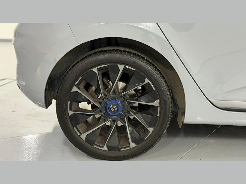 2025 Benzin Otomatik Renault Clio Gri Kemal Tepretoğulları Otomotiv Sanayi Ve Tic. A.Ş.