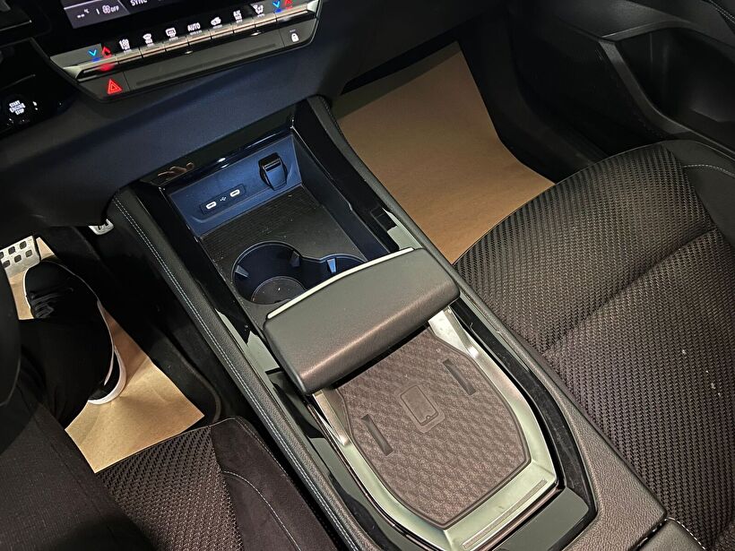 2023 Hybrid Otomatik Renault Austral Siyah Kemal Tepretoğulları Otomotiv Sanayi Ve Tic. A.Ş.