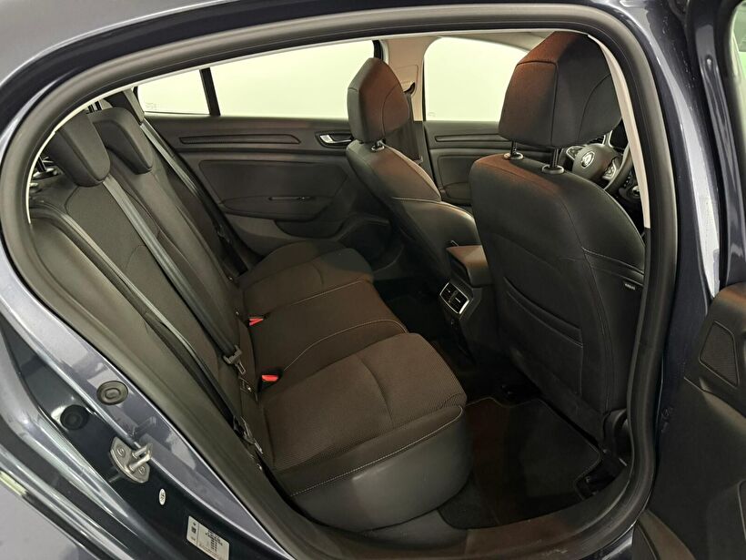 2025 Benzin Otomatik Renault Megane Gri Kemal Tepretoğulları Otomotiv Sanayi Ve Tic. A.Ş.