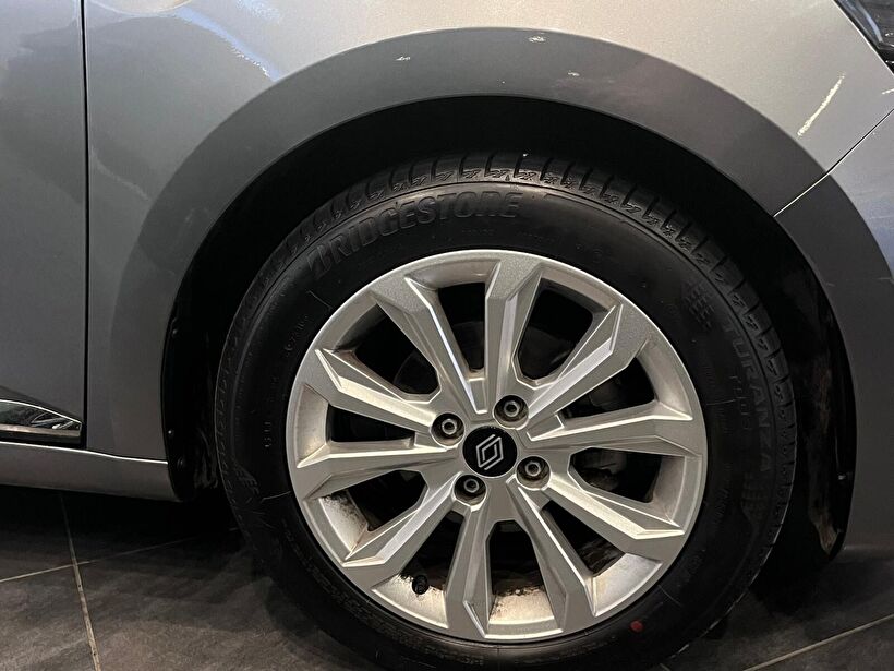 2024 Benzin Otomatik Renault Clio Gri Kemal Tepretoğulları Otomotiv Sanayi Ve Tic. A.Ş.