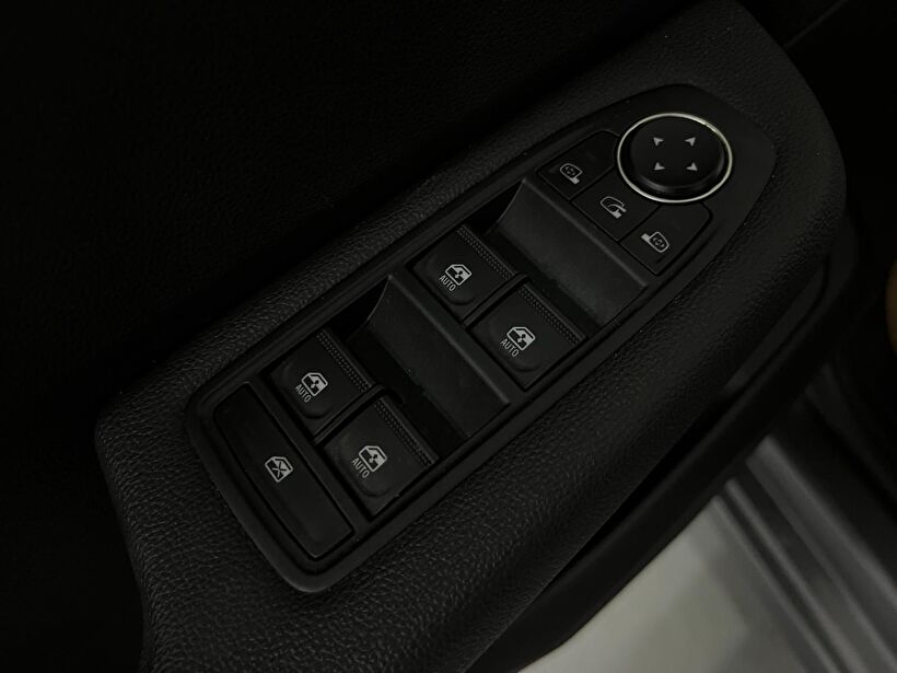 2025 Benzin Otomatik Renault Clio Gri Kemal Tepretoğulları Otomotiv Sanayi Ve Tic. A.Ş.