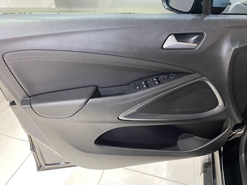 2021 Benzin Otomatik Opel Crossland Siyah Gürel Tasarım Aksesuar Otomotiv San. Tic. Ltd. Şti.