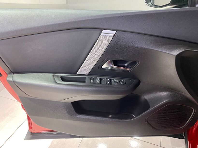 2024 Benzin Otomatik Citroen C4 X Kırmızı Gürel Tasarım Aksesuar Otomotiv San. Tic. Ltd. Şti.