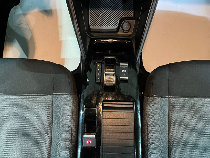 2024 Benzin Otomatik Citroen C4 X Siyah Gürel Tasarım Aksesuar Otomotiv San. Tic. Ltd. Şti.