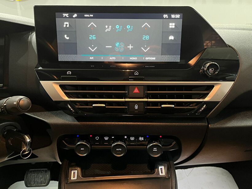 2024 Benzin Otomatik Citroen C4 X Siyah Gürel Tasarım Aksesuar Otomotiv San. Tic. Ltd. Şti.