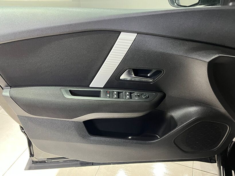 2024 Benzin Otomatik Citroen C4 X Siyah Gürel Tasarım Aksesuar Otomotiv San. Tic. Ltd. Şti.