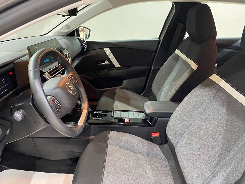 2025 Benzin Otomatik Citroen C4 X Gri Gürel Tasarım Aksesuar Otomotiv San. Tic. Ltd. Şti.