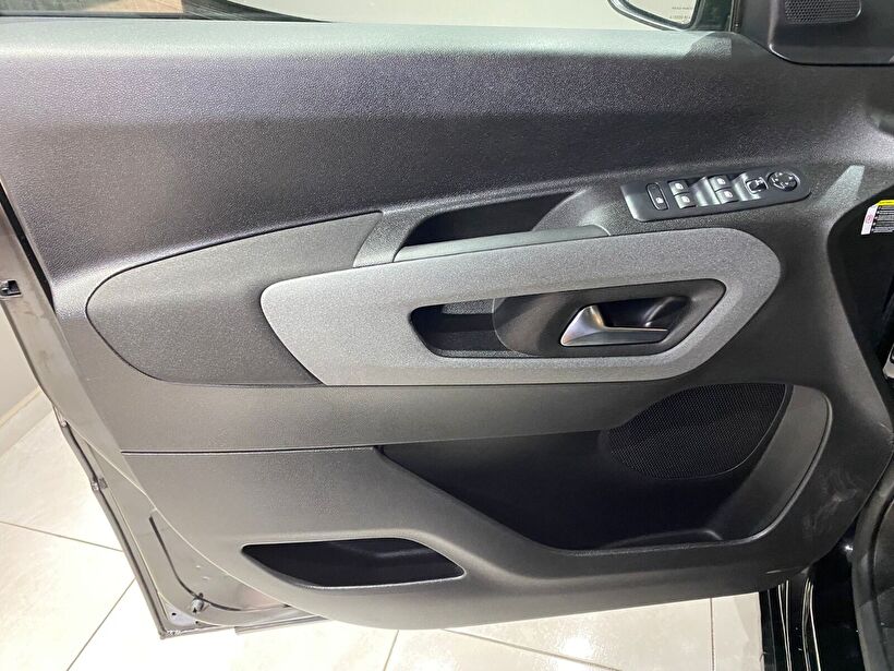 2025 Dizel Otomatik Peugeot Rifter Siyah Gürel Tasarım Aksesuar Otomotiv San. Tic. Ltd. Şti.