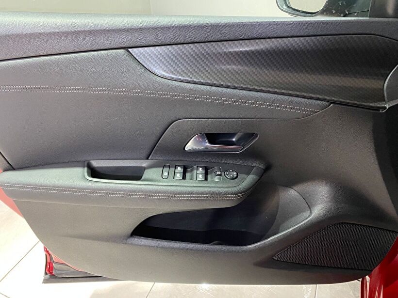 2023 Benzin Otomatik Opel Mokka Kırmızı Gürel Tasarım Aksesuar Otomotiv San. Tic. Ltd. Şti.