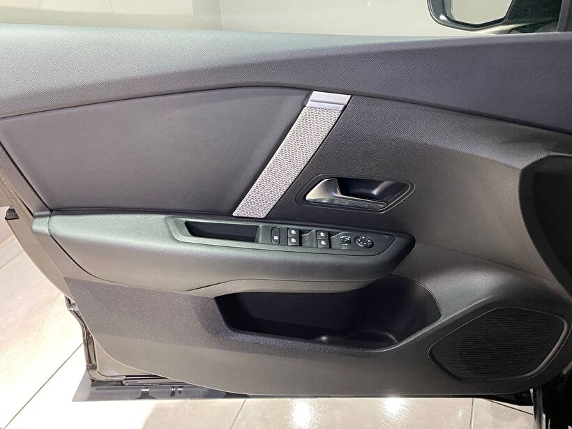 2024 Benzin Otomatik Citroen C4 Siyah Gürel Tasarım Aksesuar Otomotiv San. Tic. Ltd. Şti.