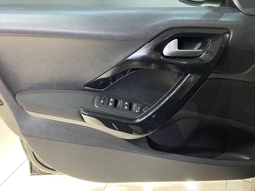 2016 Benzin Otomatik Peugeot 208 Siyah Gürel Tasarım Aksesuar Otomotiv San. Tic. Ltd. Şti.