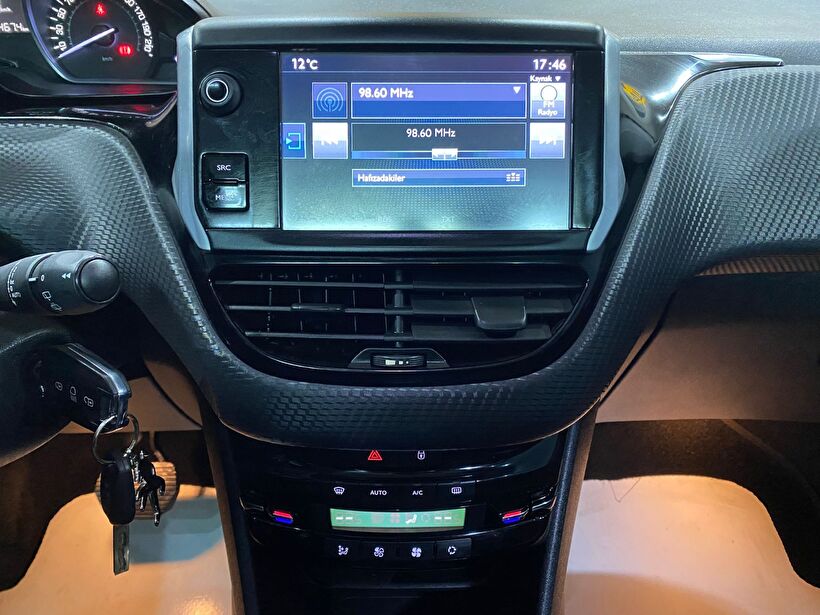 2016 Benzin Otomatik Peugeot 208 Siyah Gürel Tasarım Aksesuar Otomotiv San. Tic. Ltd. Şti.