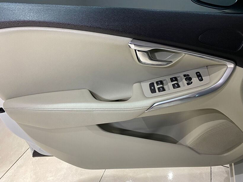 2018 Benzin Otomatik Volvo V40 Beyaz Gürel Tasarım Aksesuar Otomotiv San. Tic. Ltd. Şti.