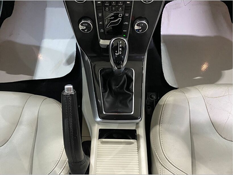 2018 Benzin Otomatik Volvo V40 Beyaz Gürel Tasarım Aksesuar Otomotiv San. Tic. Ltd. Şti.