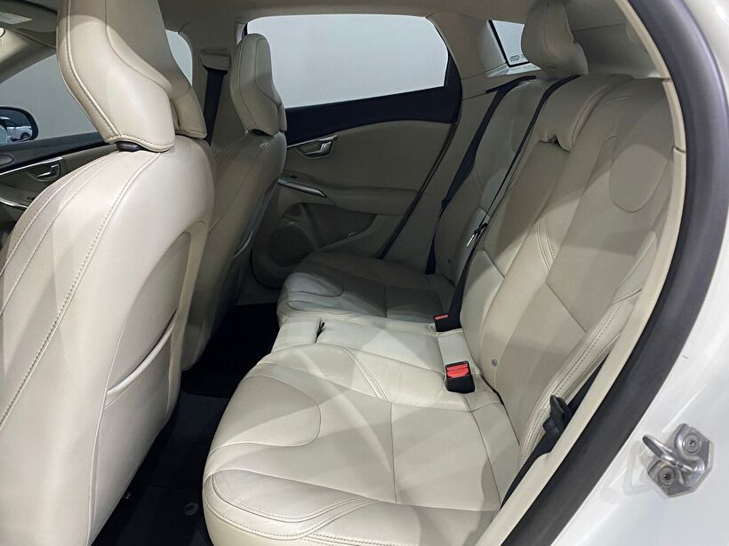 2018 Benzin Otomatik Volvo V40 Beyaz Gürel Tasarım Aksesuar Otomotiv San. Tic. Ltd. Şti.