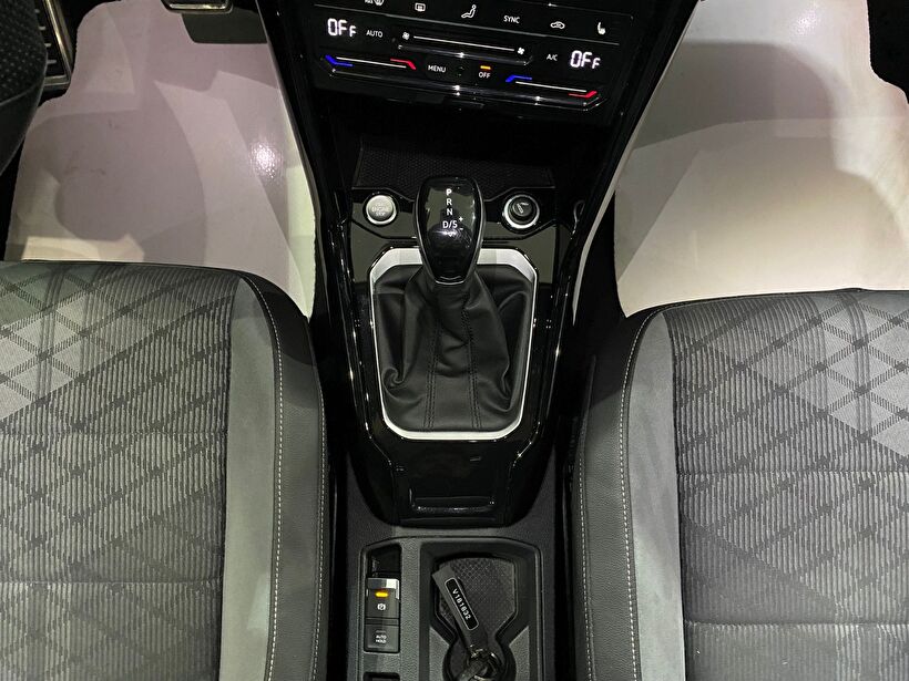 2022 Benzin Otomatik Volkswagen T-Roc Mavi Gürel Tasarım Aksesuar Otomotiv San. Tic. Ltd. Şti.