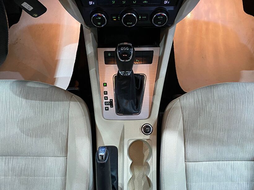 2014 Dizel Otomatik Skoda Octavia Siyah Gürel Tasarım Aksesuar Otomotiv San. Tic. Ltd. Şti.